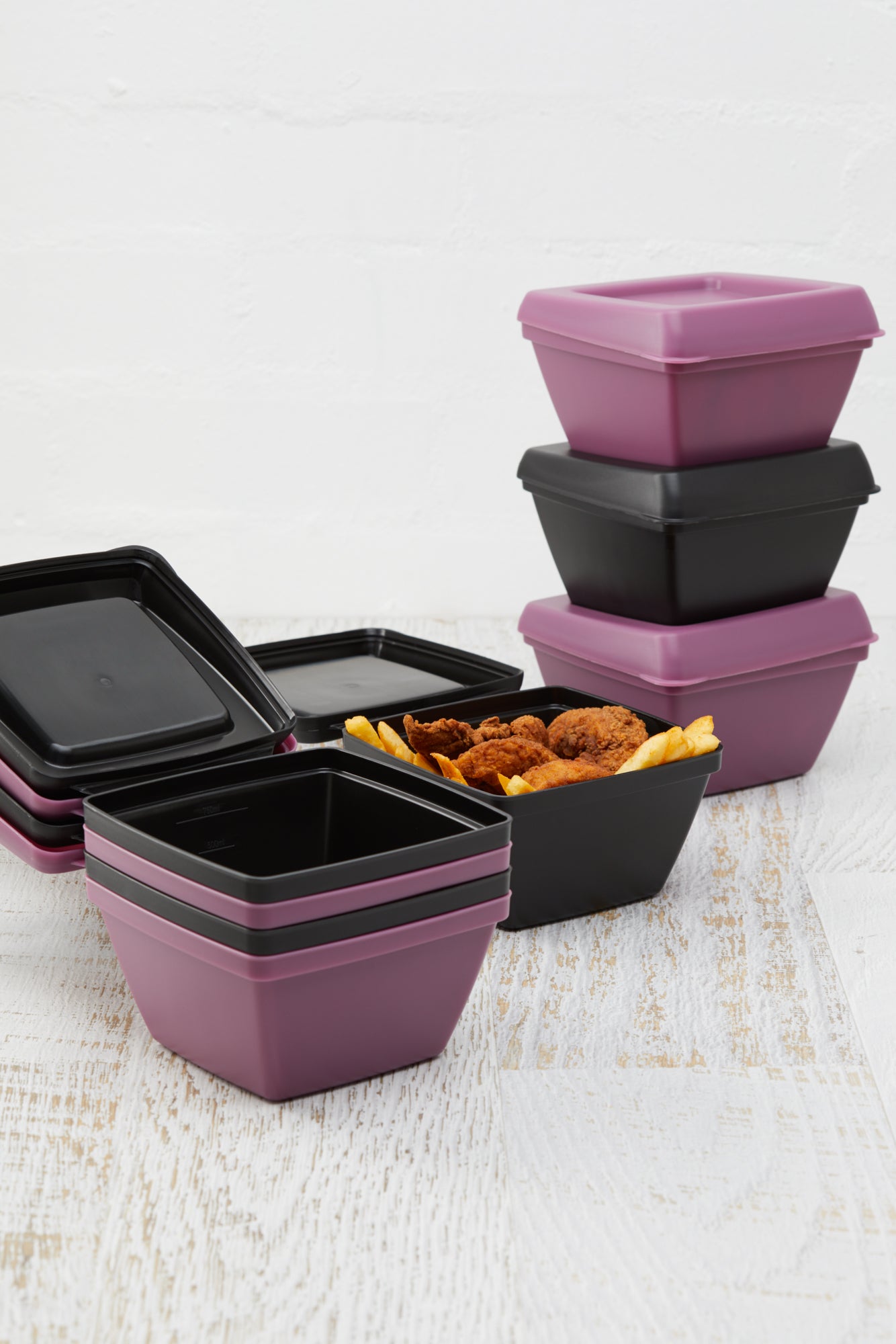 Four Benefits of Using Reusable Containers in Your Home