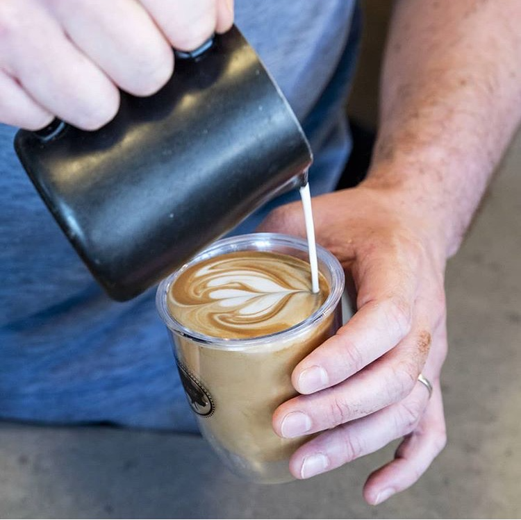 uppercup pouring a beautiful latte art